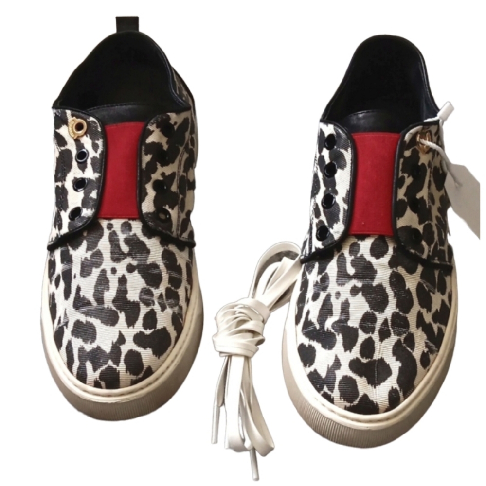 Moncler authentic sneakers GUC